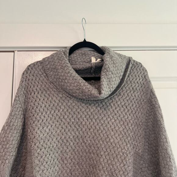 Moth Women's Loose Knit Turtleneck Bat Wing Sweater Light Grey Size XS - Picture 2 of 7